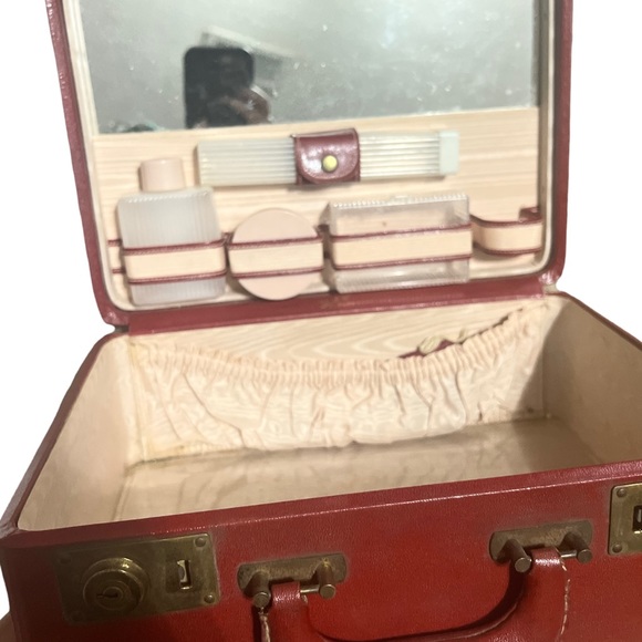 Sold/Shortrip 1940’s Vintage Burgandy Leather Makeup Train Case with Accessories - Picture 6 of 9